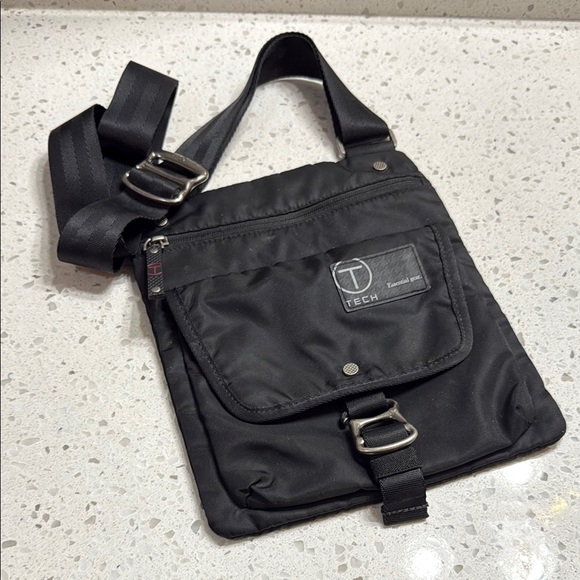 Tumi T Tech Essential Gear crossbody Black nylon unisex Travel GUC adjustable - Picture 1 of 9